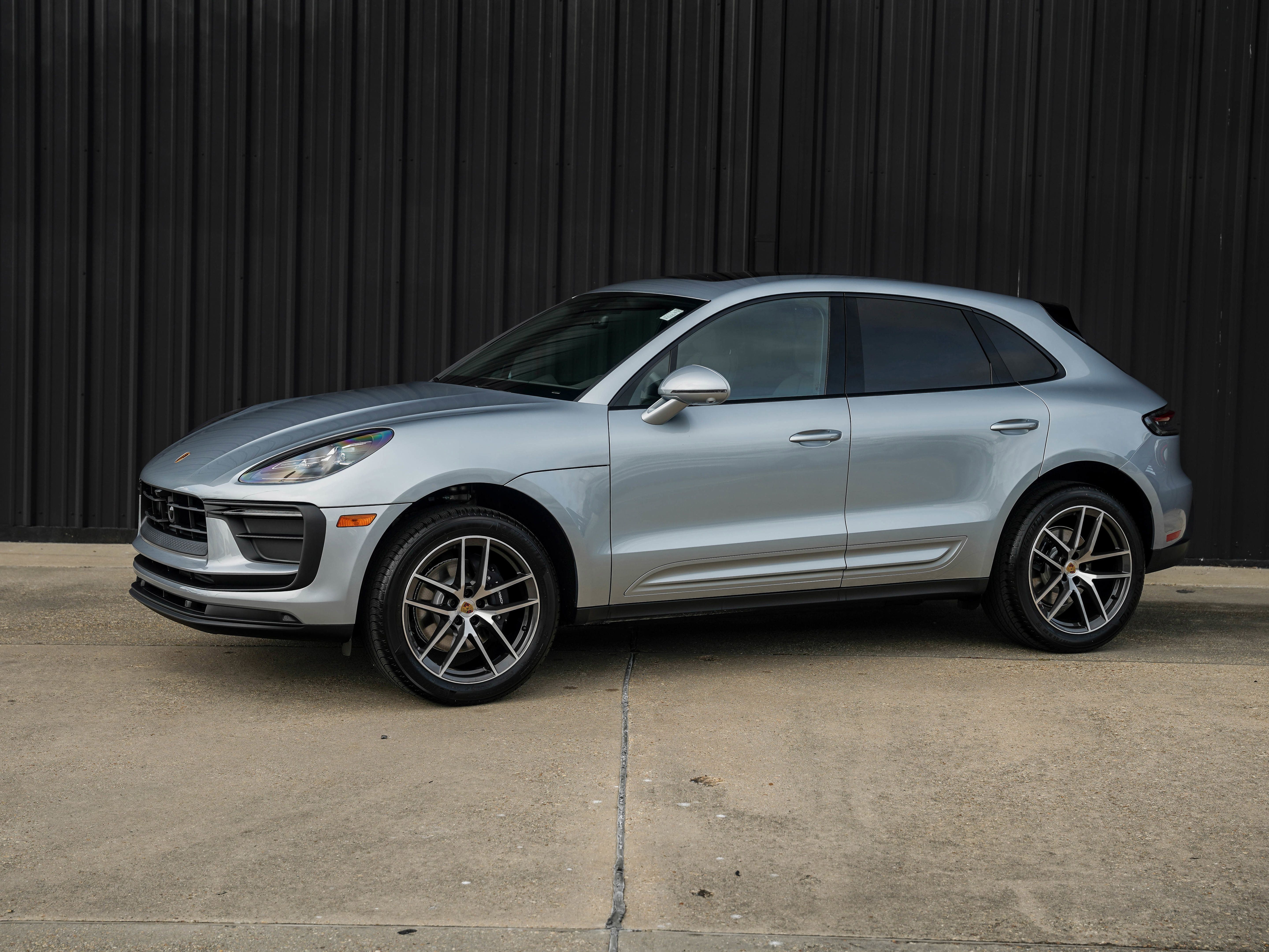Certified 2026 Porsche Macan AWD/4WD image 1