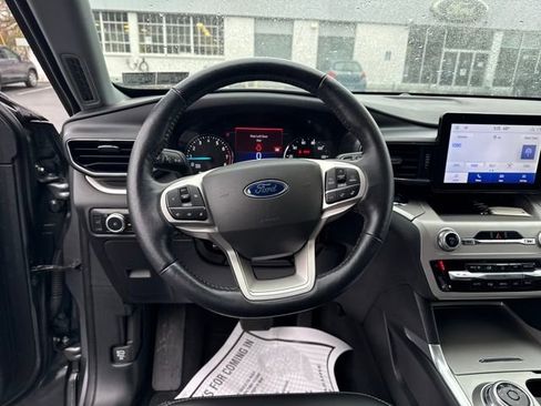 Used 2022 Ford Explorer XLT w/ Equipment Group 202A image 13