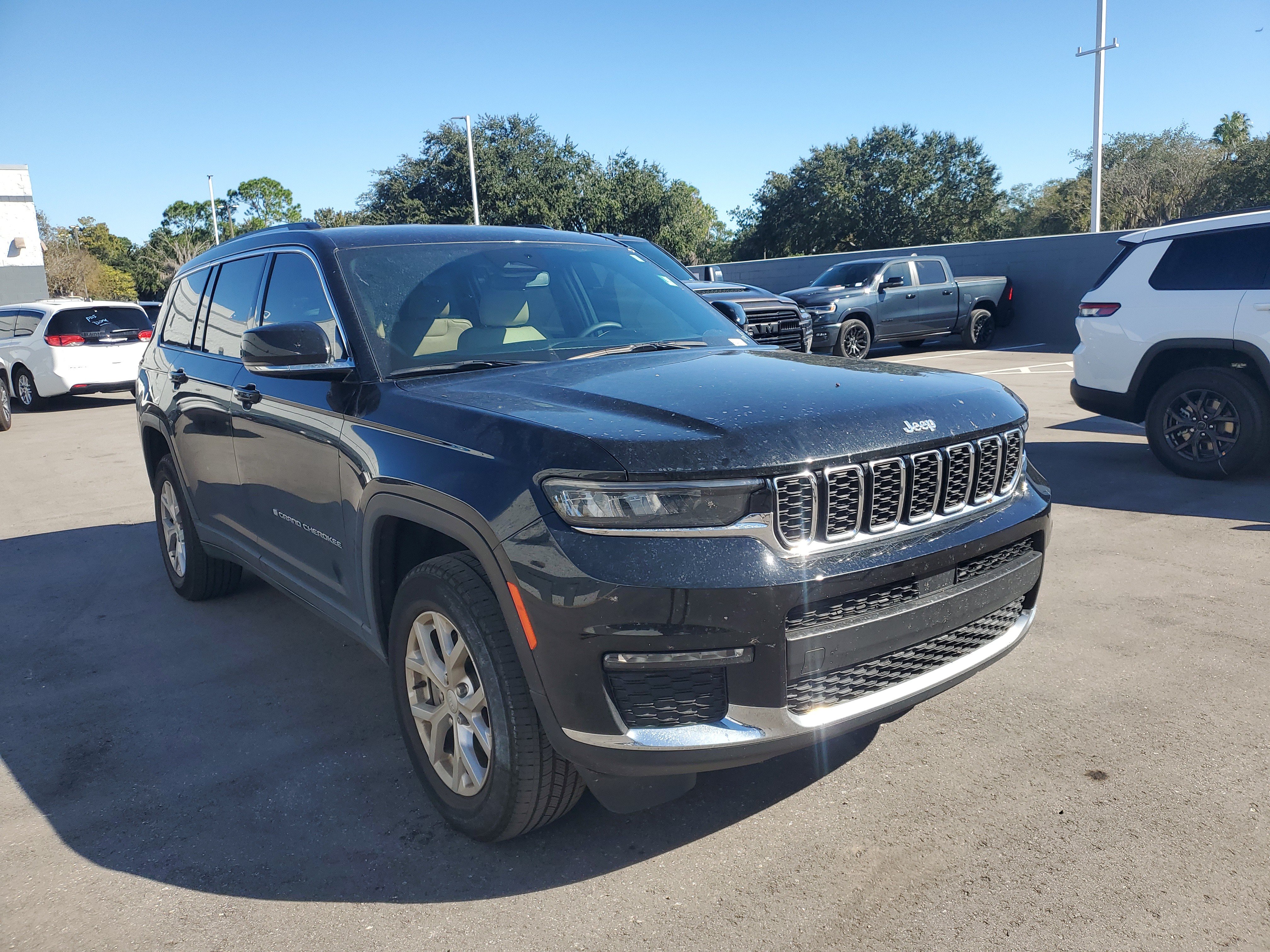 Used 2023 Jeep Grand Cherokee L Limited RWD image 2