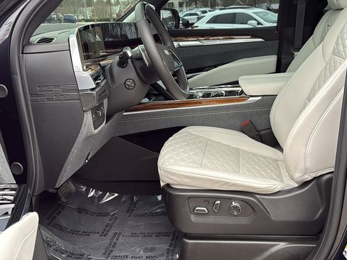 Certified 2025 Cadillac Escalade Premium Luxury Platinum AWD/4WD image 7