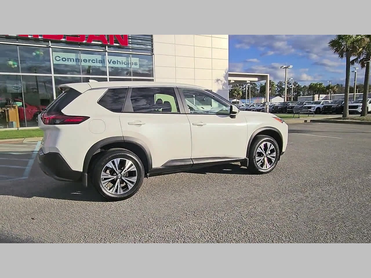 Used 2023 Nissan Rogue SV AWD/4WD image 34