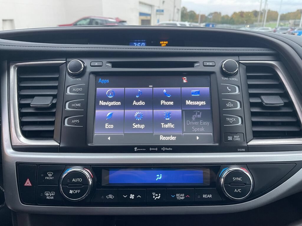 Used 2019 Toyota Highlander XLE AWD/4WD image 11