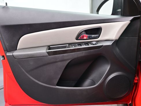 Used 2014 Chevrolet Cruze LS image 10
