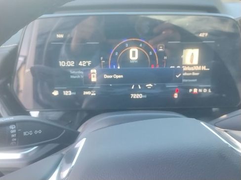 Used 2025 Chevrolet Suburban Premier image 17