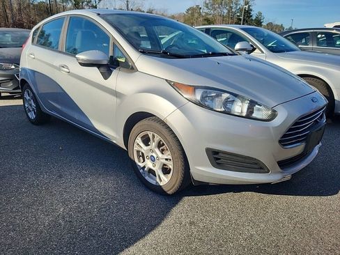 Used 2015 Ford Fiesta SE image 6
