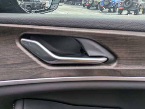 New 2026 Jeep Grand Cherokee Altitude image 32