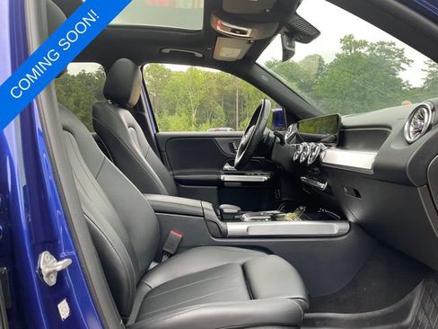 Used 2021 Mercedes-Benz GLB 250 4MATIC w/ Premium Package image 6