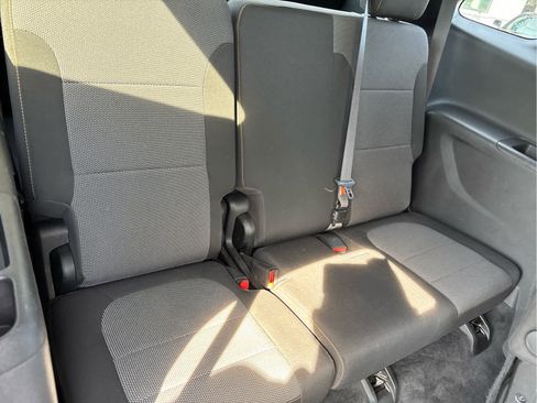 Used 2021 Chevrolet Traverse LT FWD image 26