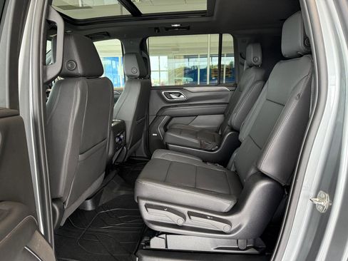 Certified 2024 Chevrolet Suburban LT w/ Luxury Package AWD/4WD image 12