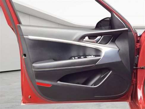 Used 2021 Genesis G70 2.0T image 14