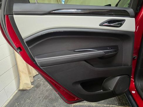 Used 2015 Cadillac SRX Luxury image 22