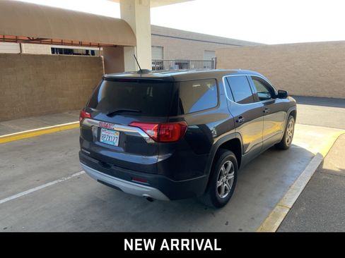 Used 2017 GMC Acadia SLE image 4