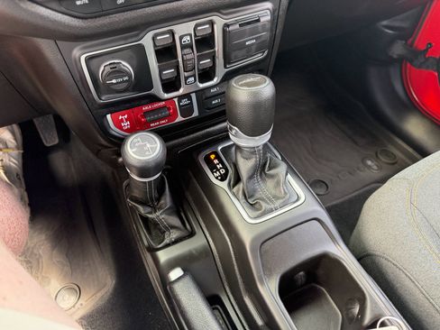 Used 2024 Jeep Gladiator Sport AWD/4WD image 40