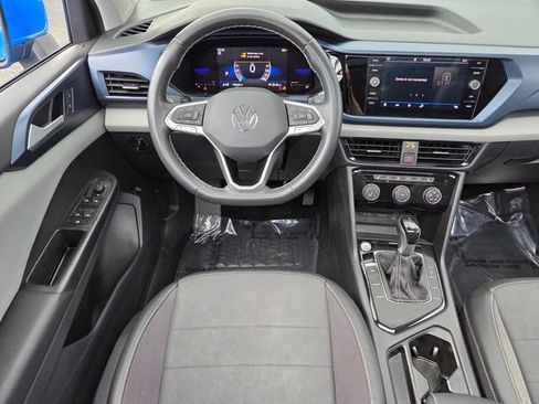 Used 2023 Volkswagen Taos SE w/ Panoramic Sunroof Package FWD image 12