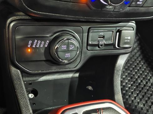 Used 2018 Jeep Renegade Trailhawk w/ Cold Weather Group II AWD/4WD image 9