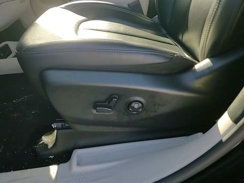 Used 2024 Chrysler Pacifica Touring-L image 25