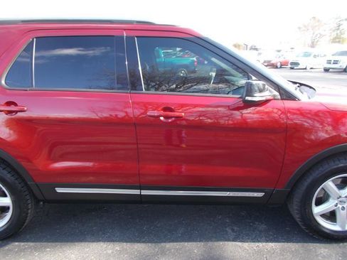 Used 2016 Ford Explorer XLT w/ Equipment Group 202A image 12