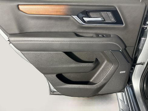 Used 2025 GMC Yukon Denali AWD/4WD image 26
