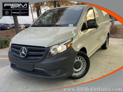 Used 2023 Mercedes-Benz Metris image 1