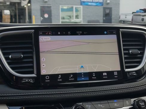 Certified 2023 Chrysler Pacifica Limited image 30