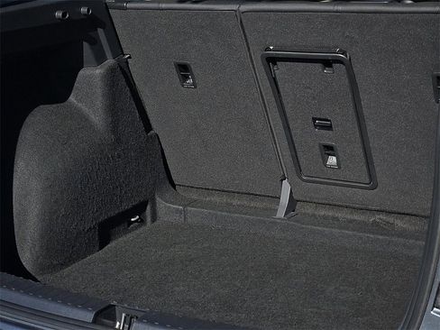 Used 2024 Volkswagen Taos SE image 8