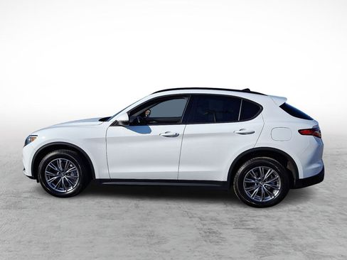 Used 2023 Alfa Romeo Stelvio Sprint image 2