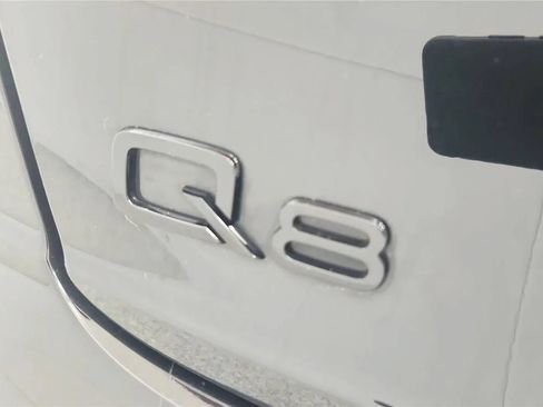 Used 2022 Audi Q8 Prestige AWD/4WD image 36
