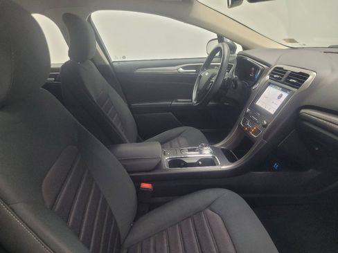Used 2019 Ford Fusion SE FWD image 21