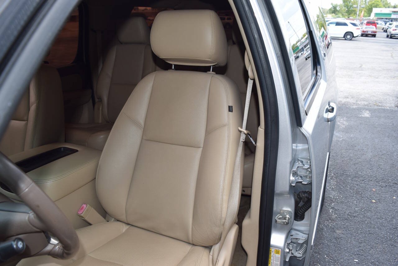 Used 2014 Chevrolet Suburban LTZ RWD image 26