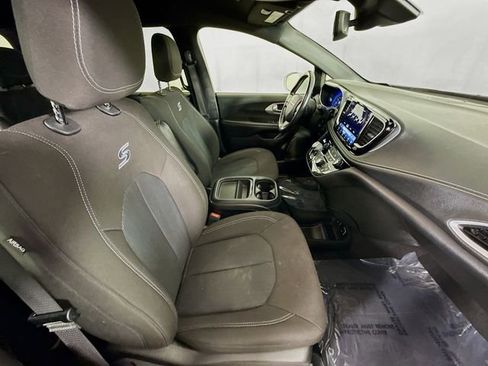 Used 2021 Chrysler Pacifica Touring w/ S Appearance Package image 25