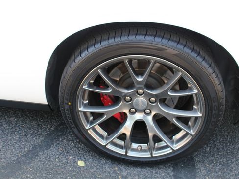 Used 2015 Dodge Challenger SRT w/ Technology Group image 66