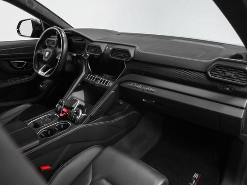Used 2022 Lamborghini Urus AWD/4WD image 23
