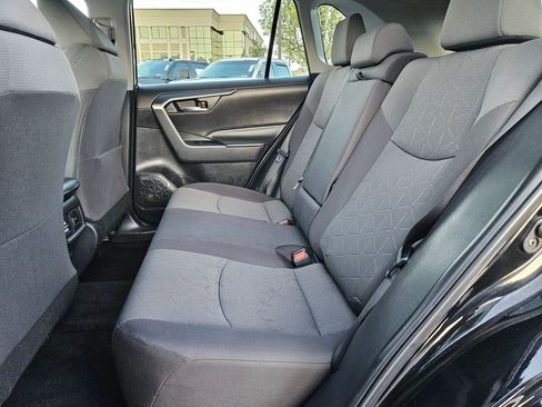 Used 2022 Toyota RAV4 XLE AWD/4WD image 28