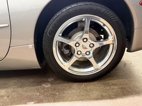 Used 2000 Chevrolet Corvette Convertible w/ Memory Pkg image 19