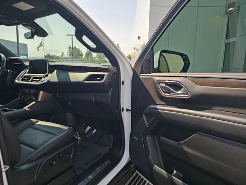 Used 2022 Chevrolet Suburban High Country w/ Premium Package 2 AWD/4WD image 14