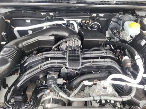 Used 2025 Subaru Outback Premium AWD/4WD image 9