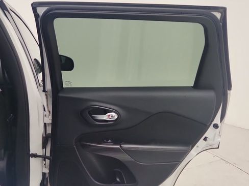 Used 2017 Jeep Cherokee Latitude image 27