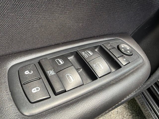 Used 2015 Chrysler 200 Limited w/ Convenience Group FWD image 13