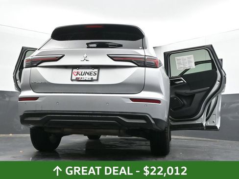 Used 2025 Mitsubishi Outlander ES image 75