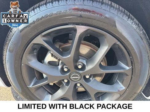 Used 2025 Chrysler Pacifica Limited image 8