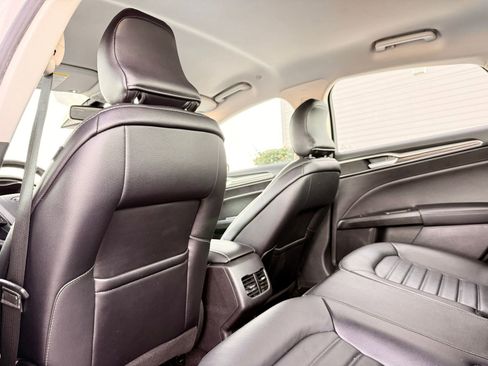 Used 2018 Ford Fusion SE w/ Equipment Group 602A FWD image 18