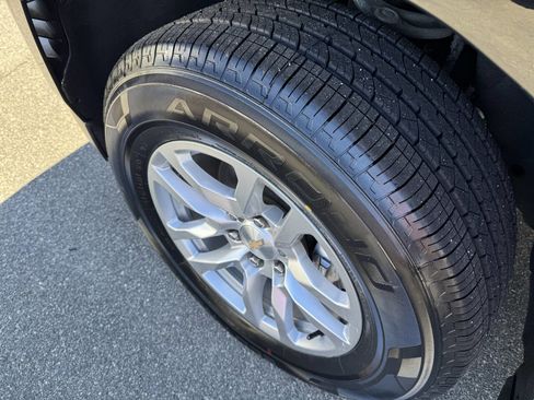 Used 2023 Chevrolet Suburban LT image 14