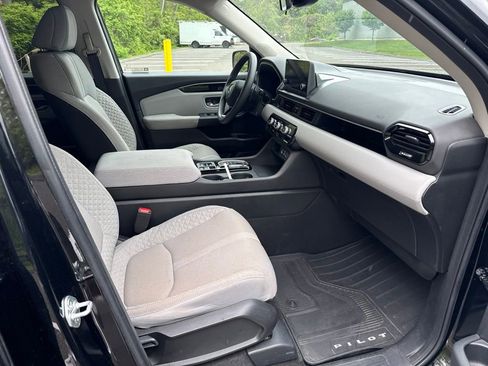 Used 2023 Honda Pilot LX image 7