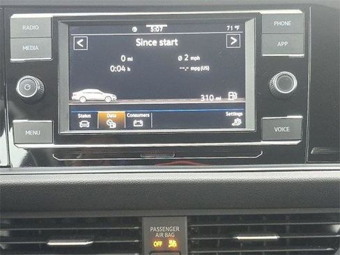 Used 2024 Volkswagen Jetta SE image 10
