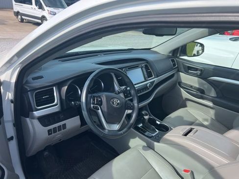 Used 2016 Toyota Highlander XLE AWD/4WD image 5