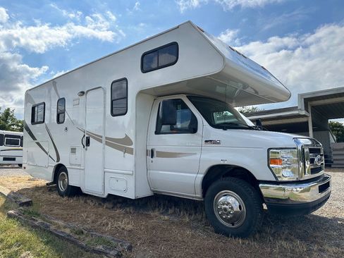 Used 2017 Ford E-350 and Econoline 350 Super Duty w/ Motorhome Prep Package RWD image 4