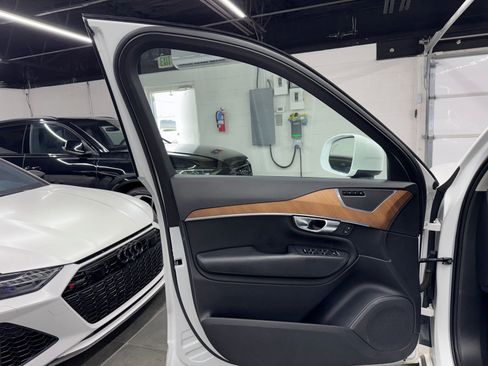Used 2023 Volvo XC90 B5 Plus image 20