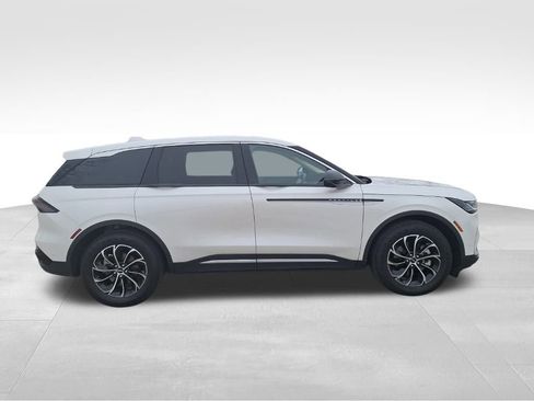 Used 2024 Lincoln Nautilus Premier w/ Equipment Group 102A image 6