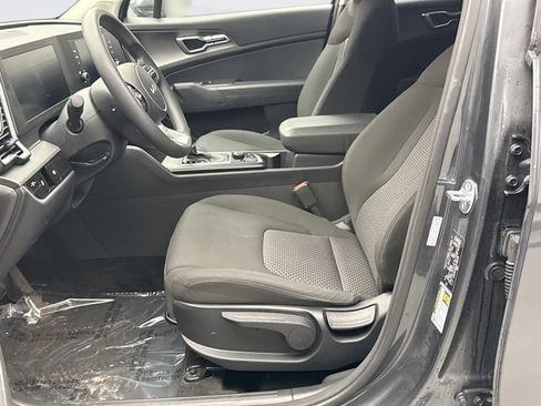 Used 2025 Kia Sportage LX image 11
