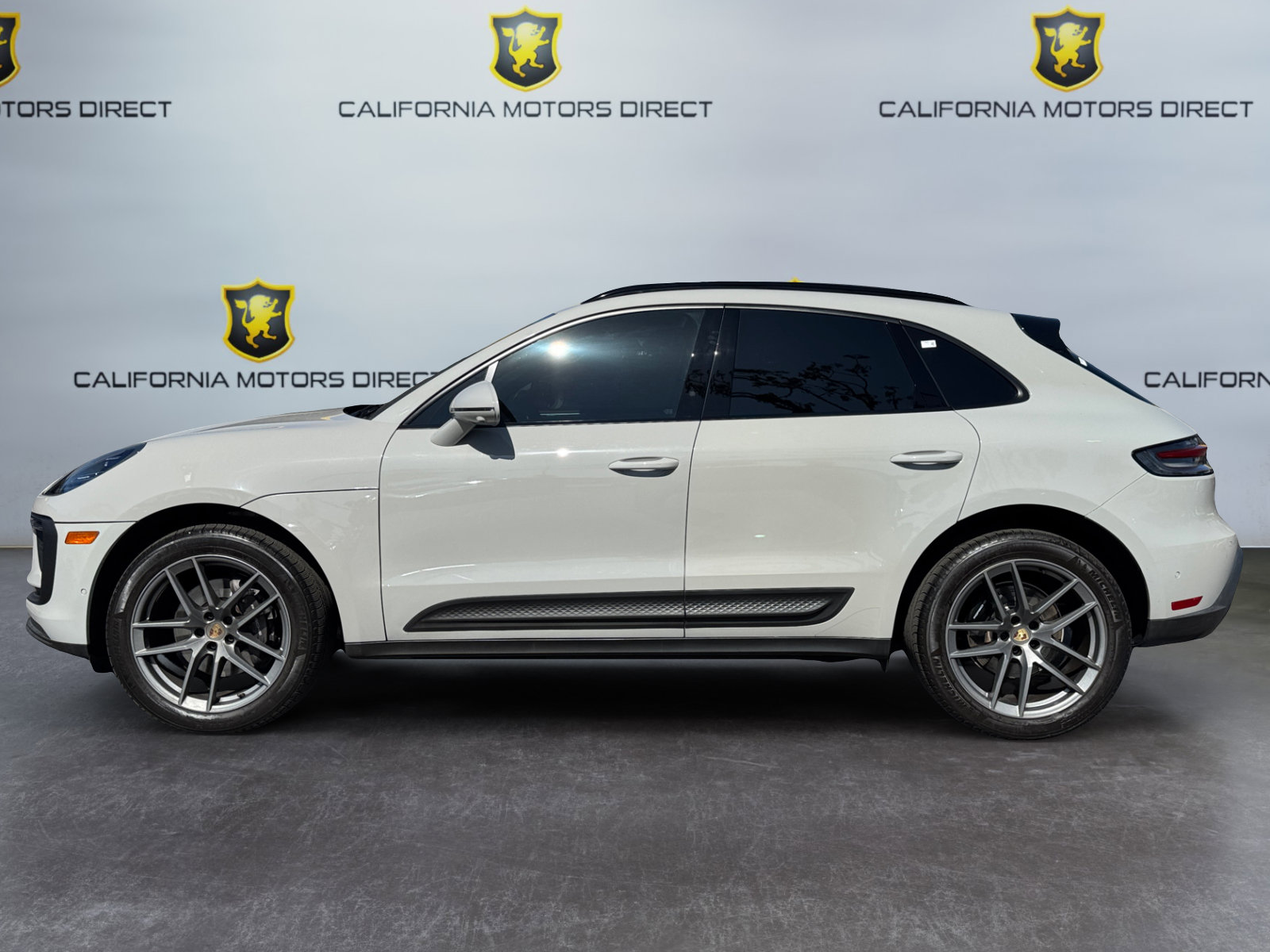 Used 2023 Porsche Macan w/ Premium Package Plus AWD/4WD image 2